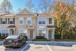 8424 THORNBUSH Ct in Jacksonville, FL - Building Photo