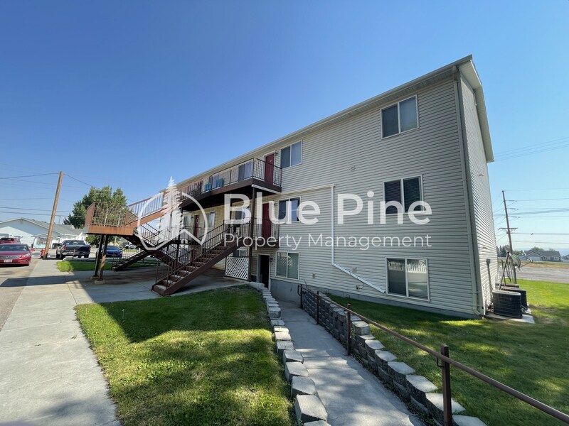 460 E Center St in Shelley, ID - Building Photo