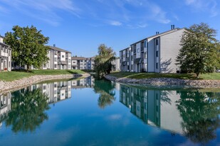 Lakeside Crossing at Eagle Creek Apartment...