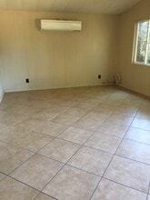 12434 N Friant Rd in Fresno, CA - Foto de edificio - Building Photo