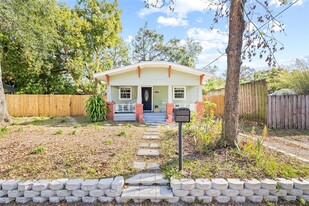 5105 N 11th St in Tampa, FL - Foto de edificio - Building Photo