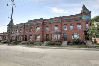 The Brown Stone in Omaha, NE - Building Photo - Building Photo