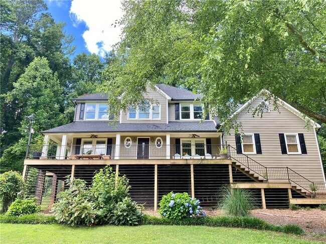 property at 815 E Hembree Crossing