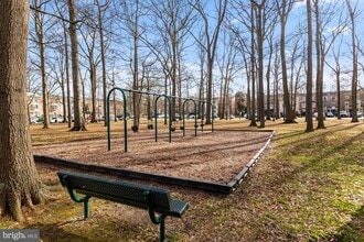 7913 Central Park Cir in Alexandria, VA - Building Photo - Building Photo