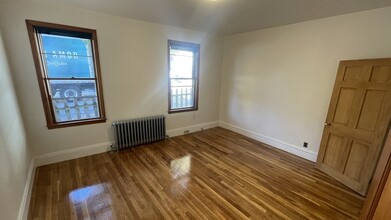 234 Cypress St, Unit 1 in Brookline, MA - Foto de edificio - Building Photo