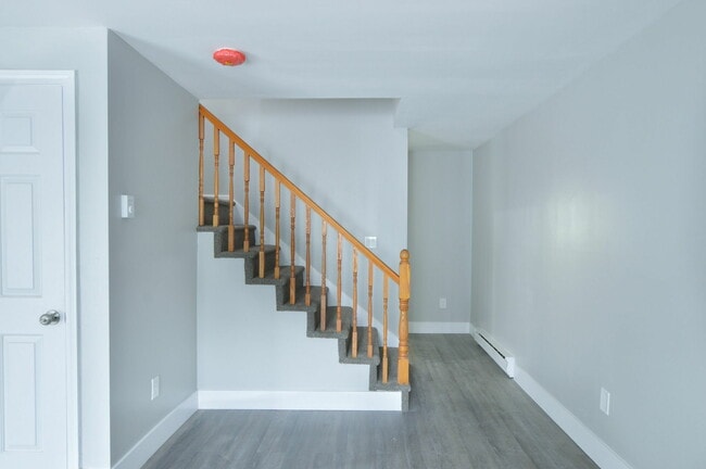 1049 Pleasant St in New Bedford, MA - Building Photo - Building Photo