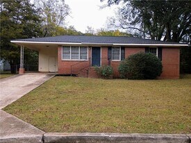 8 Carver Rd in Mcdonough, GA - Building Photo