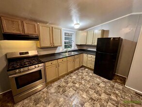 206 York Dr in Middlebury, IN - Building Photo - Building Photo