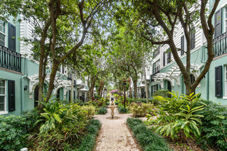 326 E Mallory Cir in Delray Beach, FL - Building Photo - Building Photo