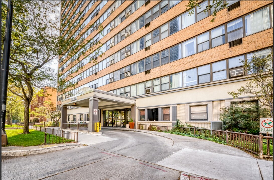 6030 N Sheridan Rd, Unit 1904 in Chicago, IL - Building Photo