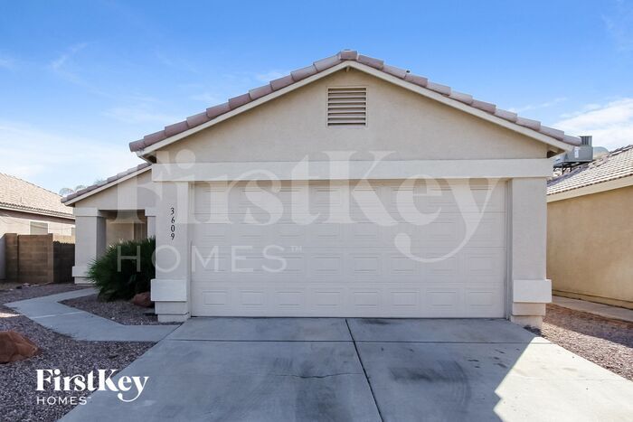 3609 W Tina Ln in Glendale, AZ - Building Photo