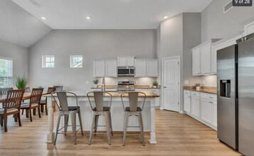 272 Thorpe Dr in Spring Hill, TN - Foto de edificio - Building Photo