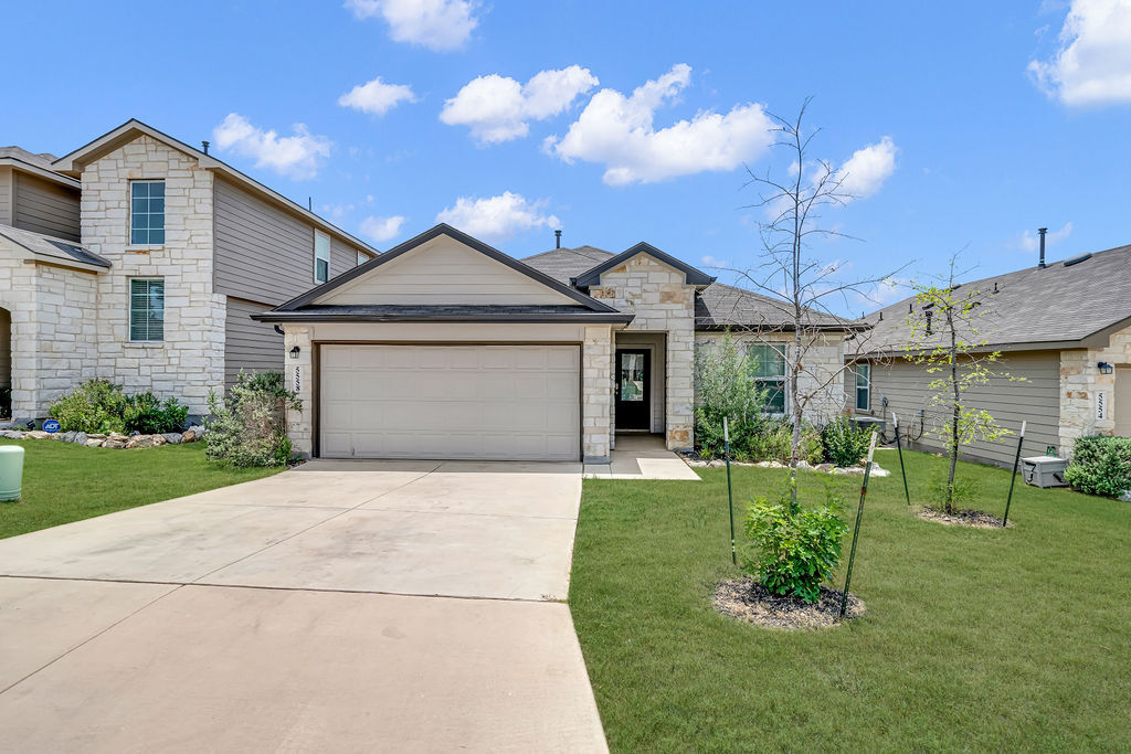 5558 Stormie Keep in San Antonio, TX - Foto de edificio