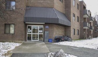 St. Andrews Apartments in Cambridge, ON - Building Photo