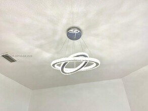 13705 NE 20th Pl in North Miami Beach, FL - Foto de edificio - Building Photo