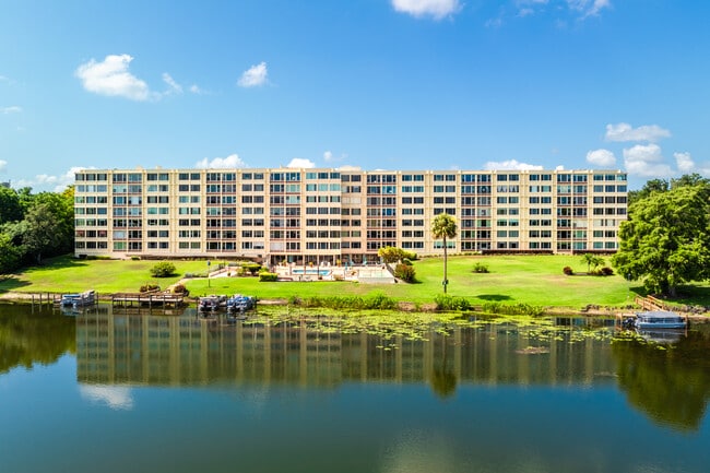 Spring Lake Towers in Winter Haven, FL - Building Photo - Building Photo