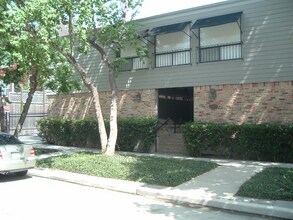 1414 Castle Ct in Houston, TX - Building Photo - Building Photo