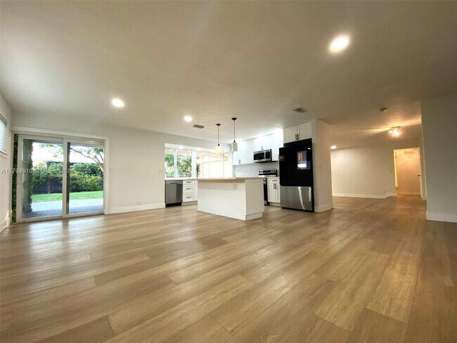 4401 Madison St in Hollywood, FL - Building Photo - Building Photo
