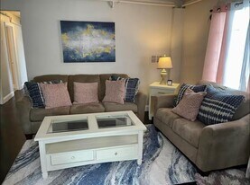 527 8th St N in St. Petersburg, FL - Building Photo