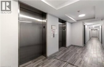 275 Larch St in Waterloo, ON - Building Photo - Building Photo
