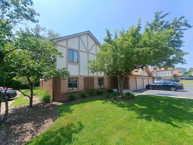 property at 905 Knottingham Dr