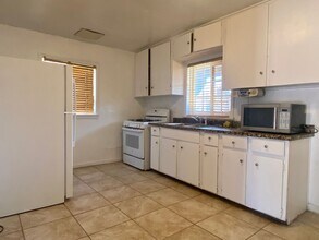 215 W Haloid Ave in Ridgecrest, CA - Building Photo - Building Photo