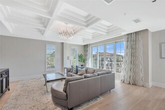 490 5th St S in Naples, FL - Building Photo - Building Photo