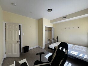 676 N 33rd St-Unit -676 N 33rd St (2nd fl -3rd fl Unit) in Philadelphia, PA - Building Photo - Building Photo