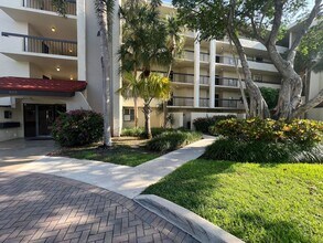 825 Egret Cir in Delray Beach, FL - Building Photo - Building Photo