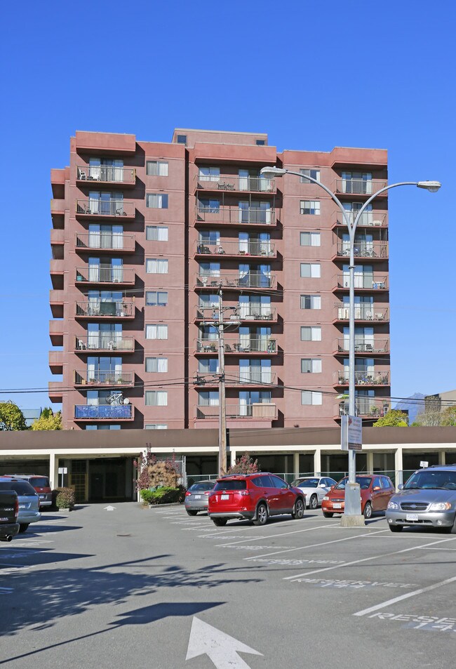 McIntosh Plaza in Maple Ridge, BC - Building Photo - Building Photo