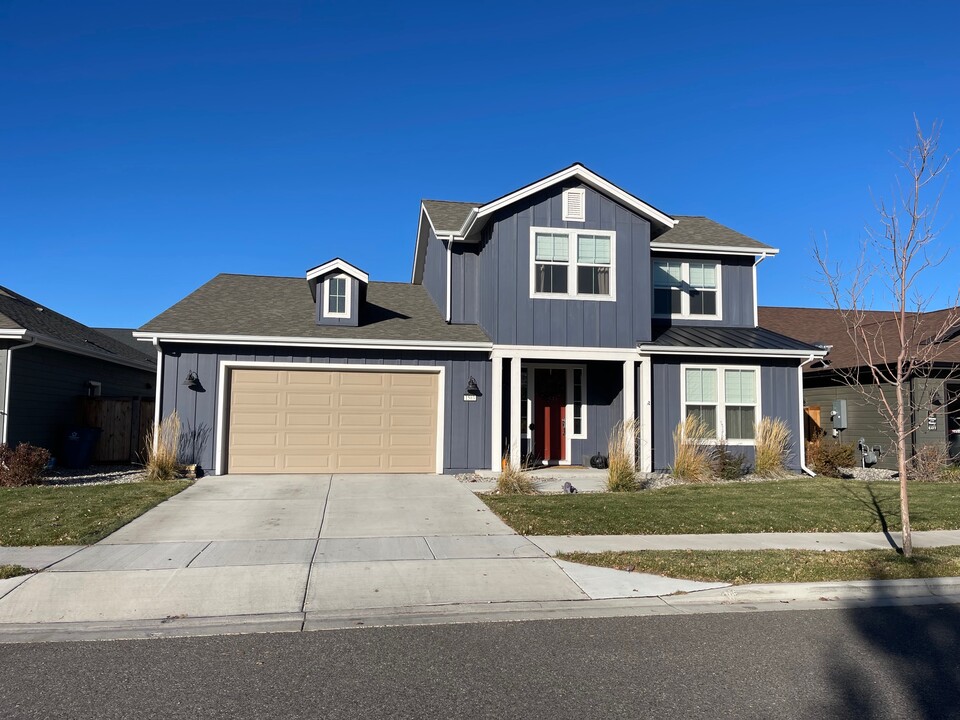 1503 Masterson Ln in Belgrade, MT - Building Photo