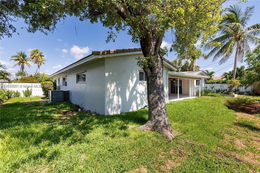 4430 NE 28th Terrace in Lighthouse Point, FL - Building Photo