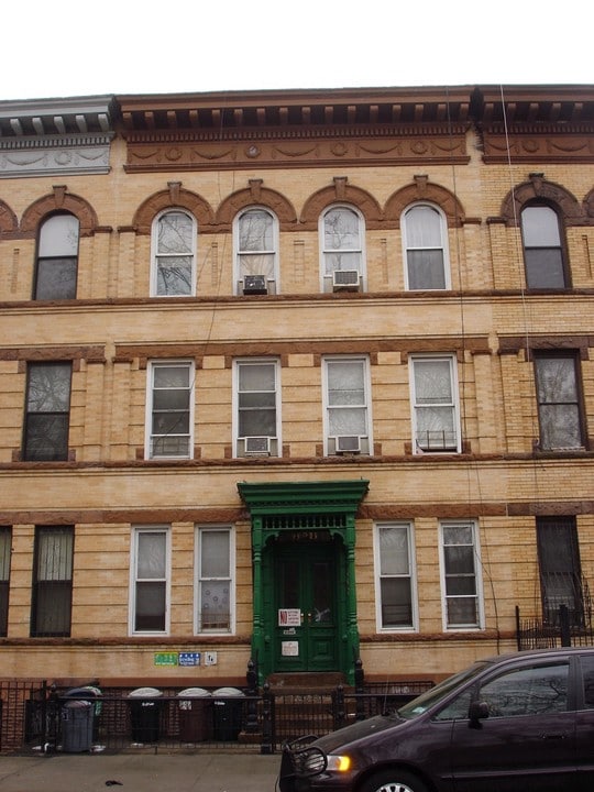 808 Macon St in Brooklyn, NY - Building Photo