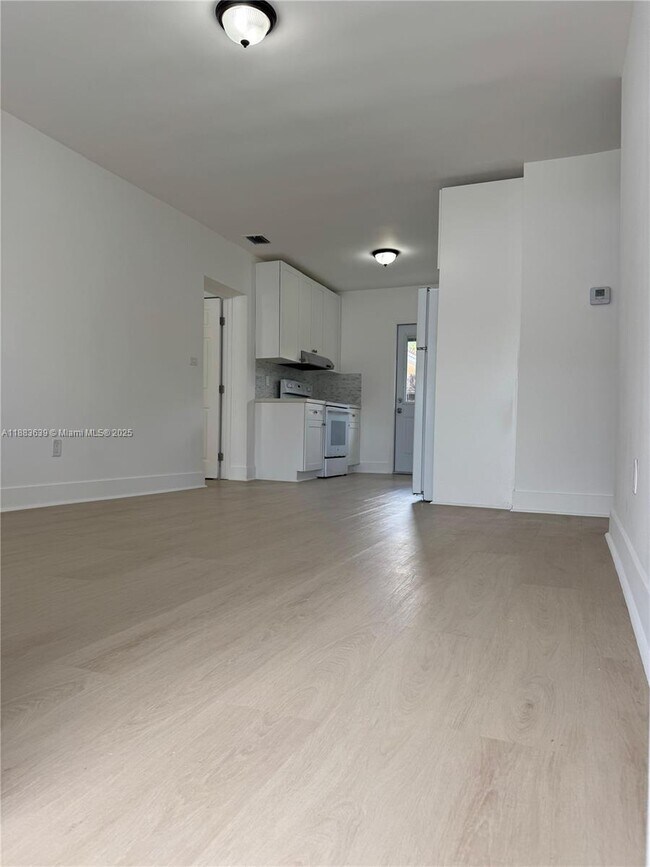 2803 SW 21st St in Miami, FL - Building Photo - Building Photo