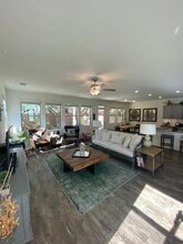 10406 Bramble Berry Dr in Austin, TX - Building Photo - Building Photo