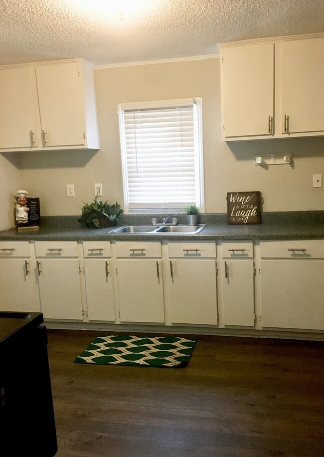 1604 W Davidson Ave in Gastonia, NC - Building Photo - Building Photo