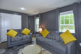 1726 St Johns Ln in Sewickley, PA - Building Photo - Building Photo
