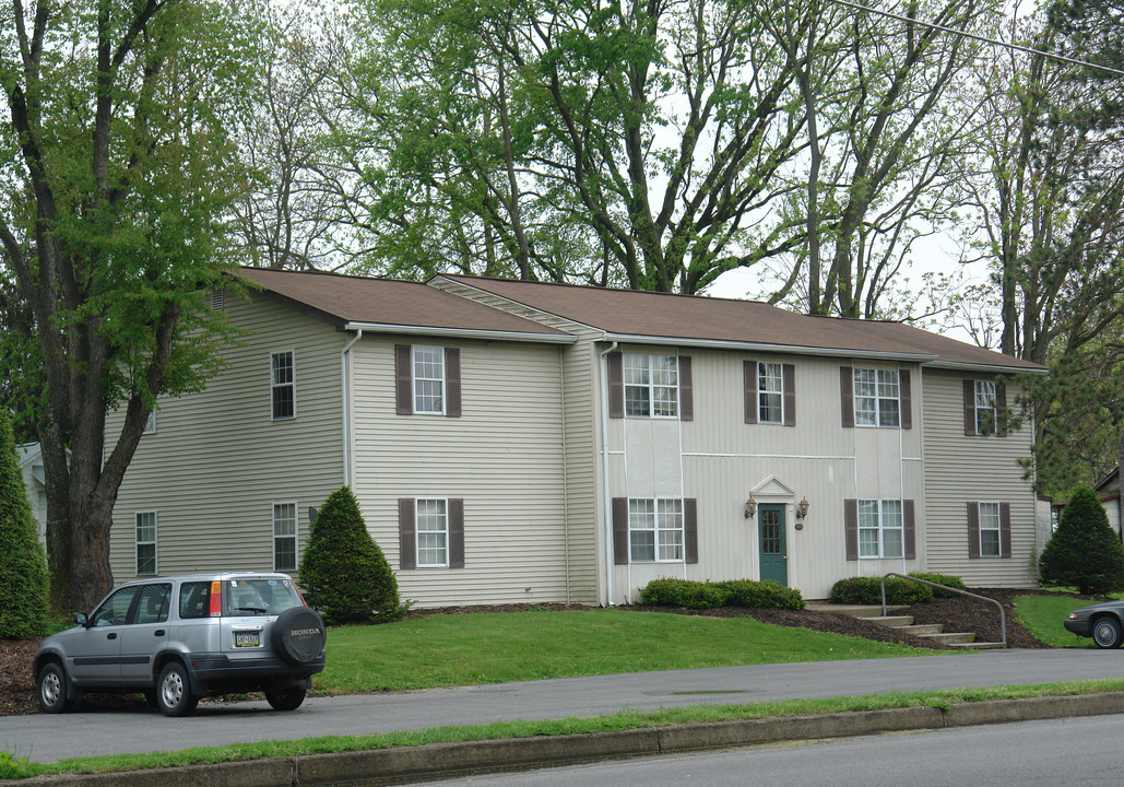 523 S High St in Selinsgrove, PA - Building Photo