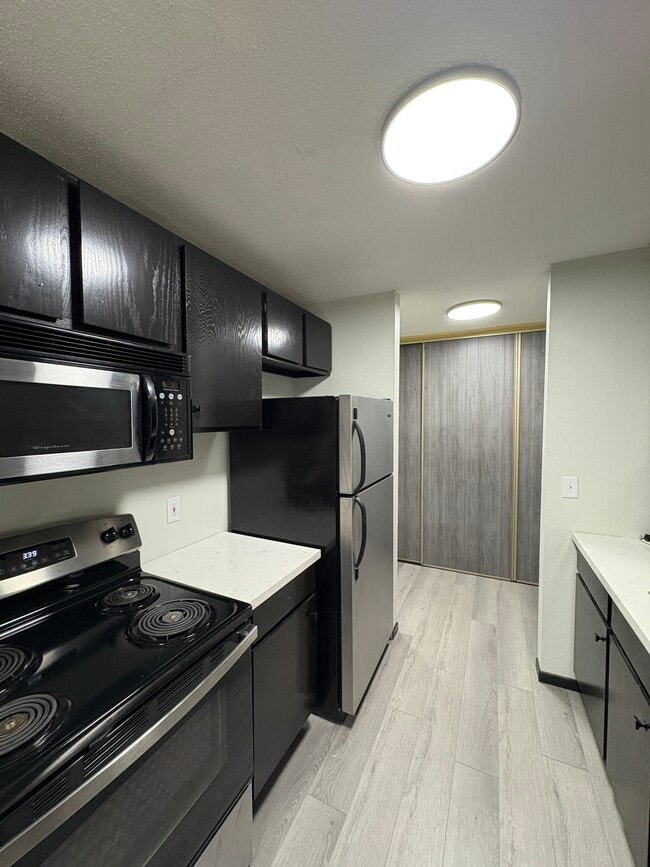 property at 907 Coulee Rd