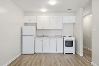 Thomas Manor in Prince Albert, SK - Building Photo - Building Photo