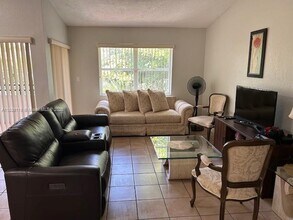 11201 NW 7th St in Miami, FL - Building Photo - Building Photo