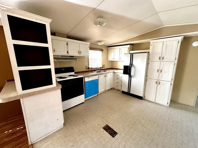 2413 Salmon St in Lake Charles, LA - Building Photo - Building Photo