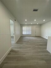 10016 Winding Lake Rd in Sunrise, FL - Building Photo - Building Photo