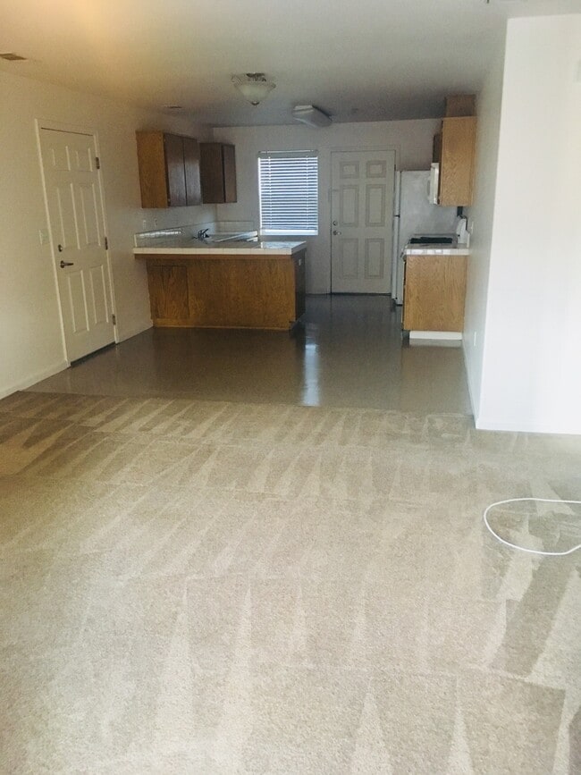 2235 W Lark Ave in Visalia, CA - Building Photo - Building Photo