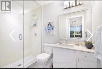 3270 Sheppard Ave E in Toronto, ON - Building Photo - Building Photo