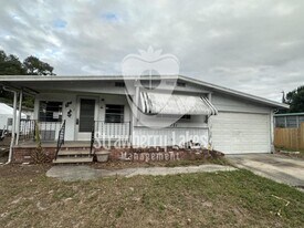 121 Lakeside Dr in Auburndale, FL - Building Photo