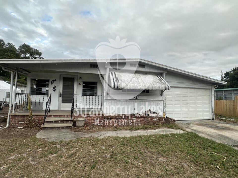 121 Lakeside Dr in Auburndale, FL - Building Photo