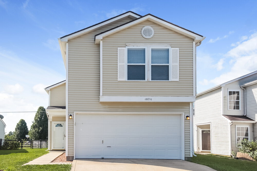 10711 Glenayr Dr in Camby, IN - Building Photo