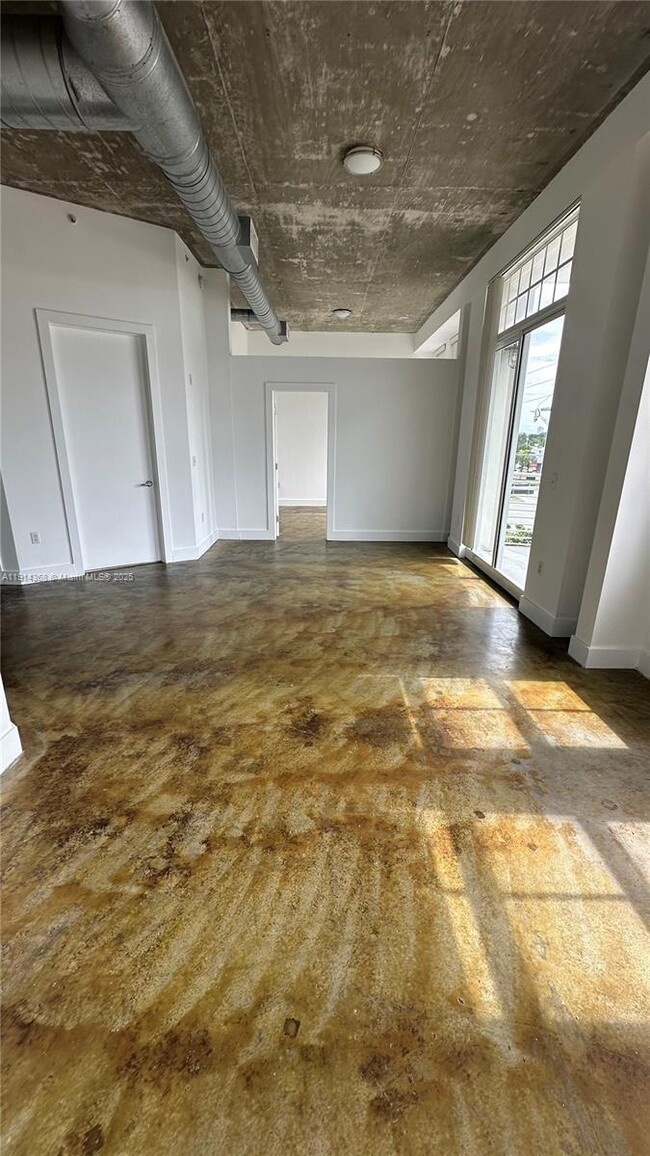 1791 NE Miami Gardens Dr in Miami, FL - Foto de edificio - Building Photo