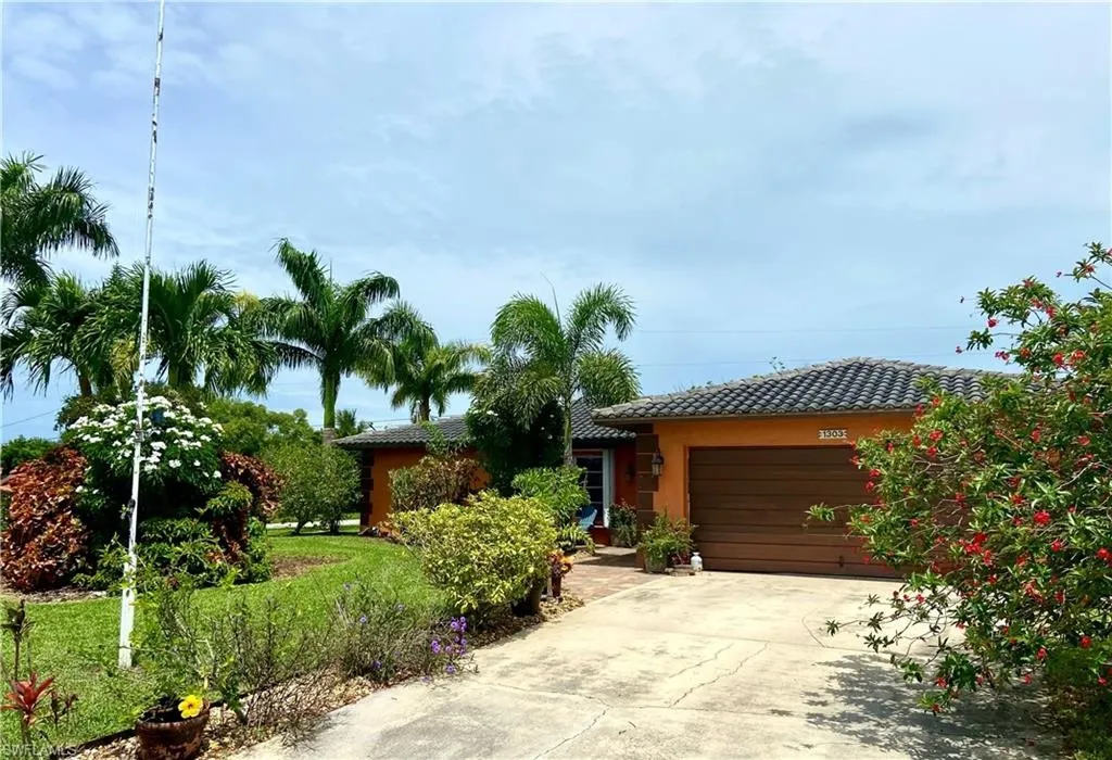 1303 SE 33rd St in Cape Coral, FL - Building Photo